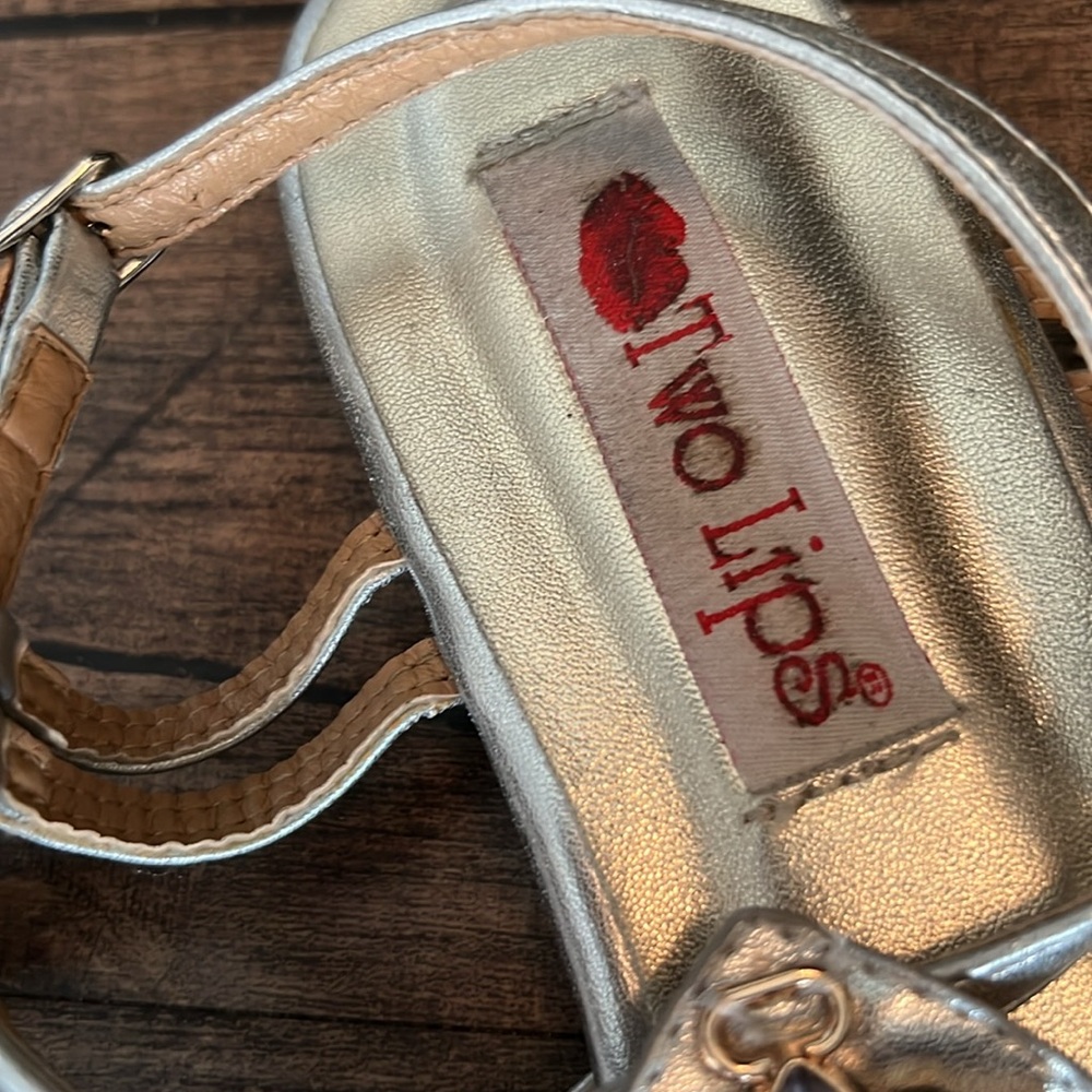 Two Lips Rhinestone Sandals 🔥 - Picture 4 of 11